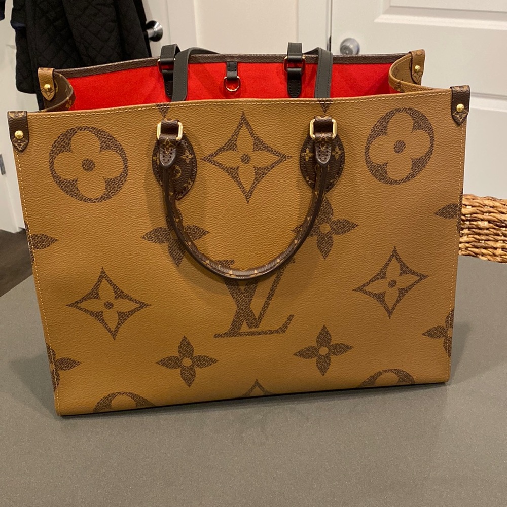 (SOLD) Authentic Louis Vuitton On The Go Shopper GM (Large)